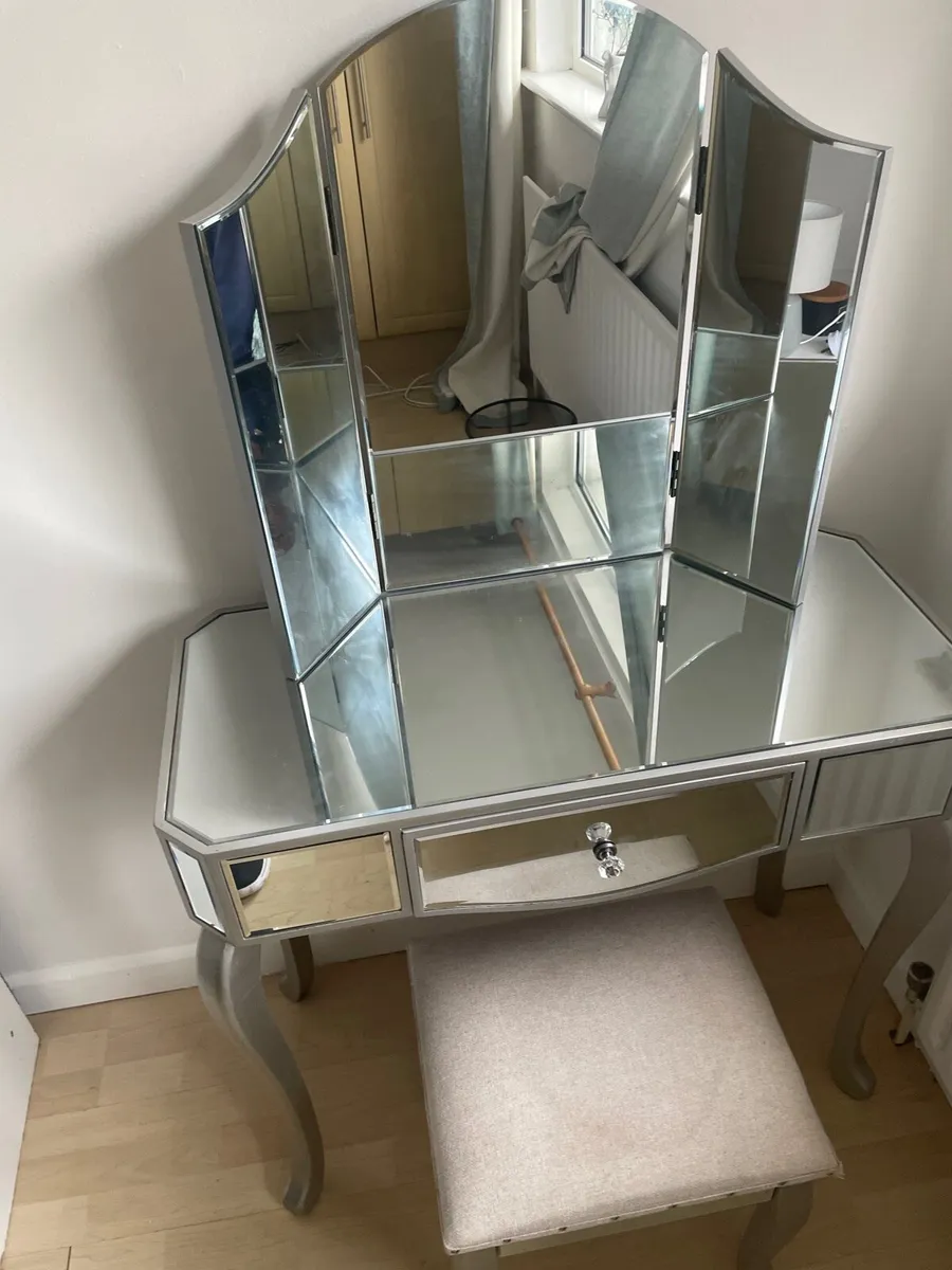 Dressing Table - Image 3