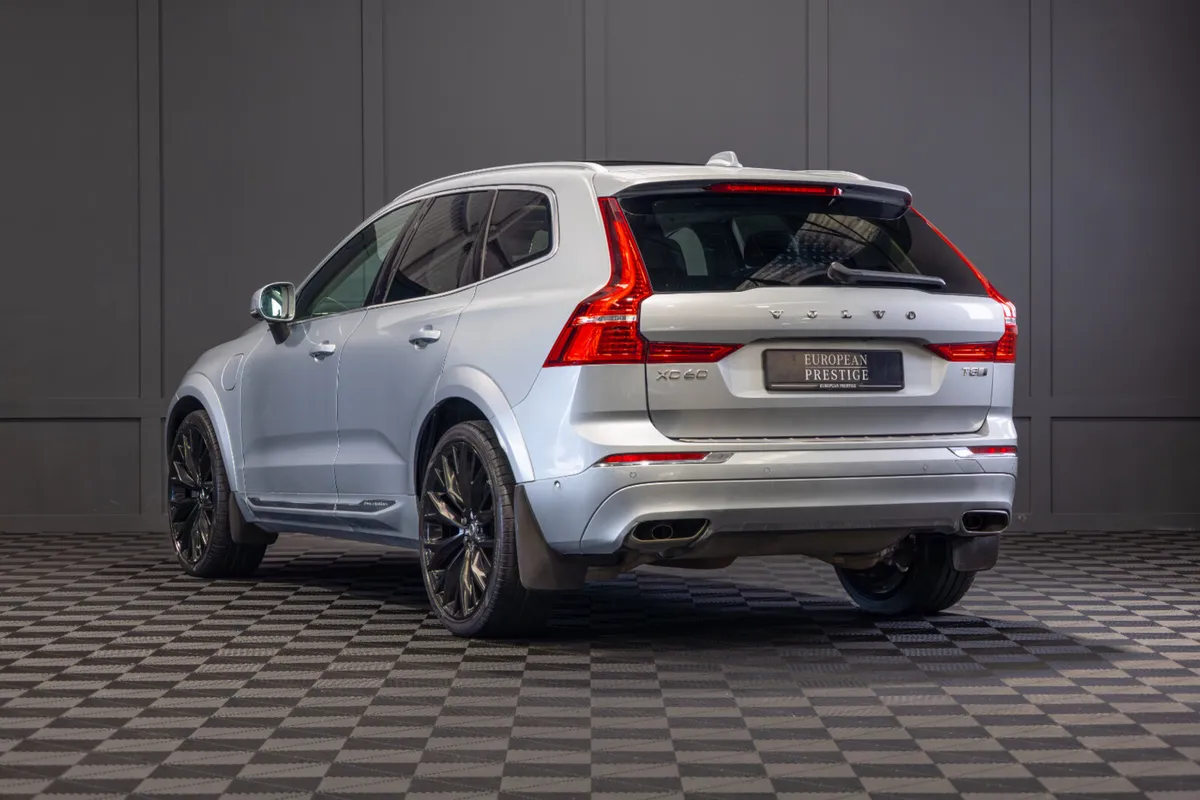 2018 Volvo XC60 T8 Inscription Pro - Image 4