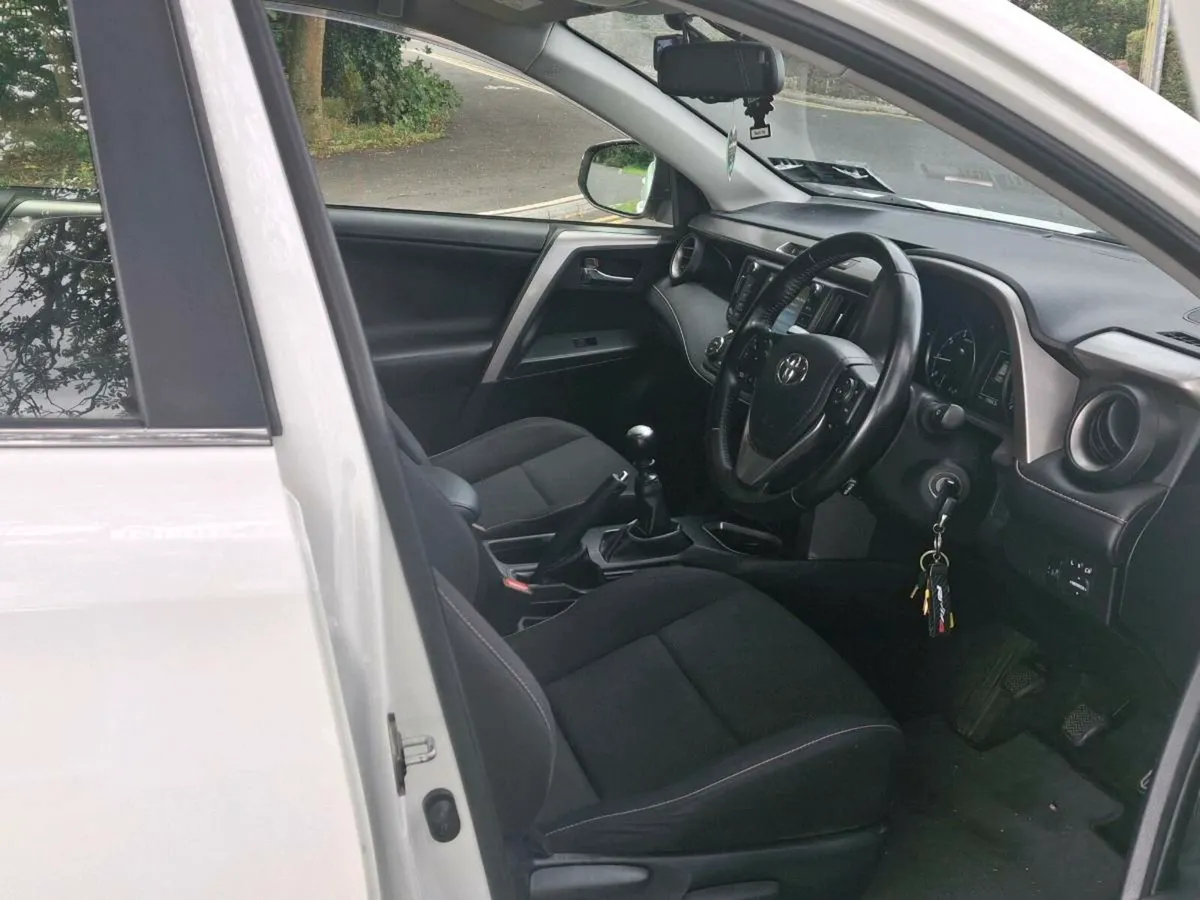 TOYOTA RAV4 - Image 4