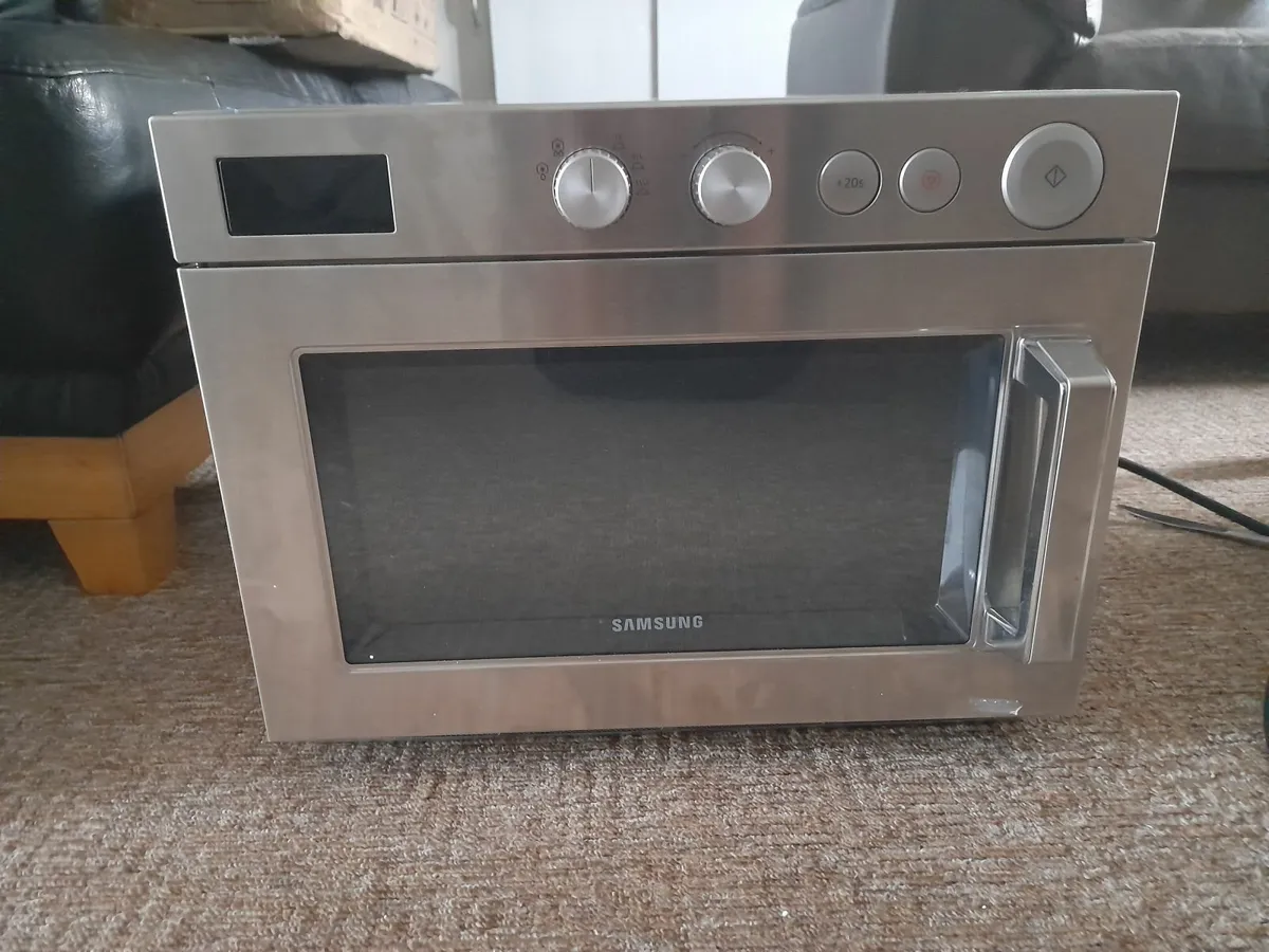 Samsung Commercial Microwave 26Ltr  1850w - Image 4