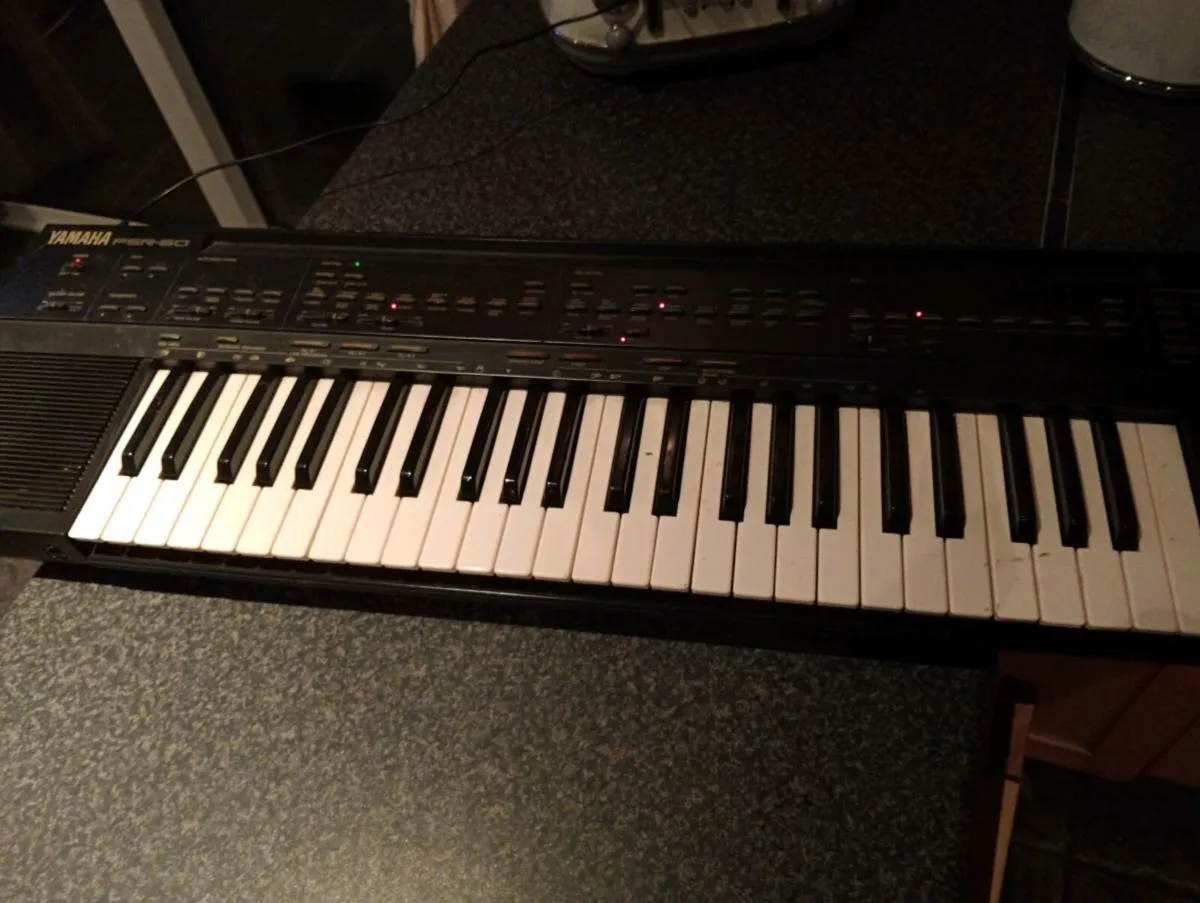 Vintage Yamaha psr-60 keyboard - Image 2