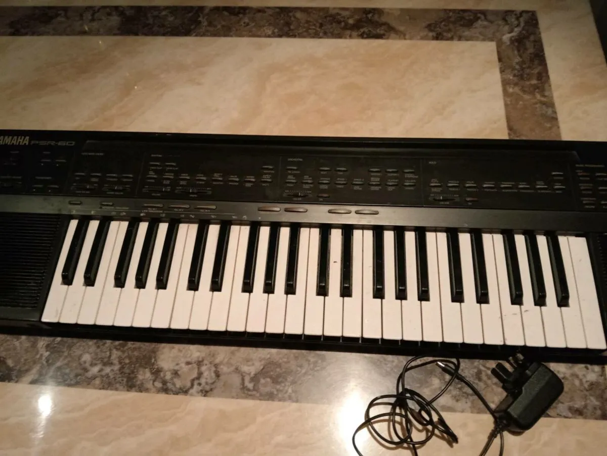 Vintage Yamaha psr-60 keyboard - Image 4