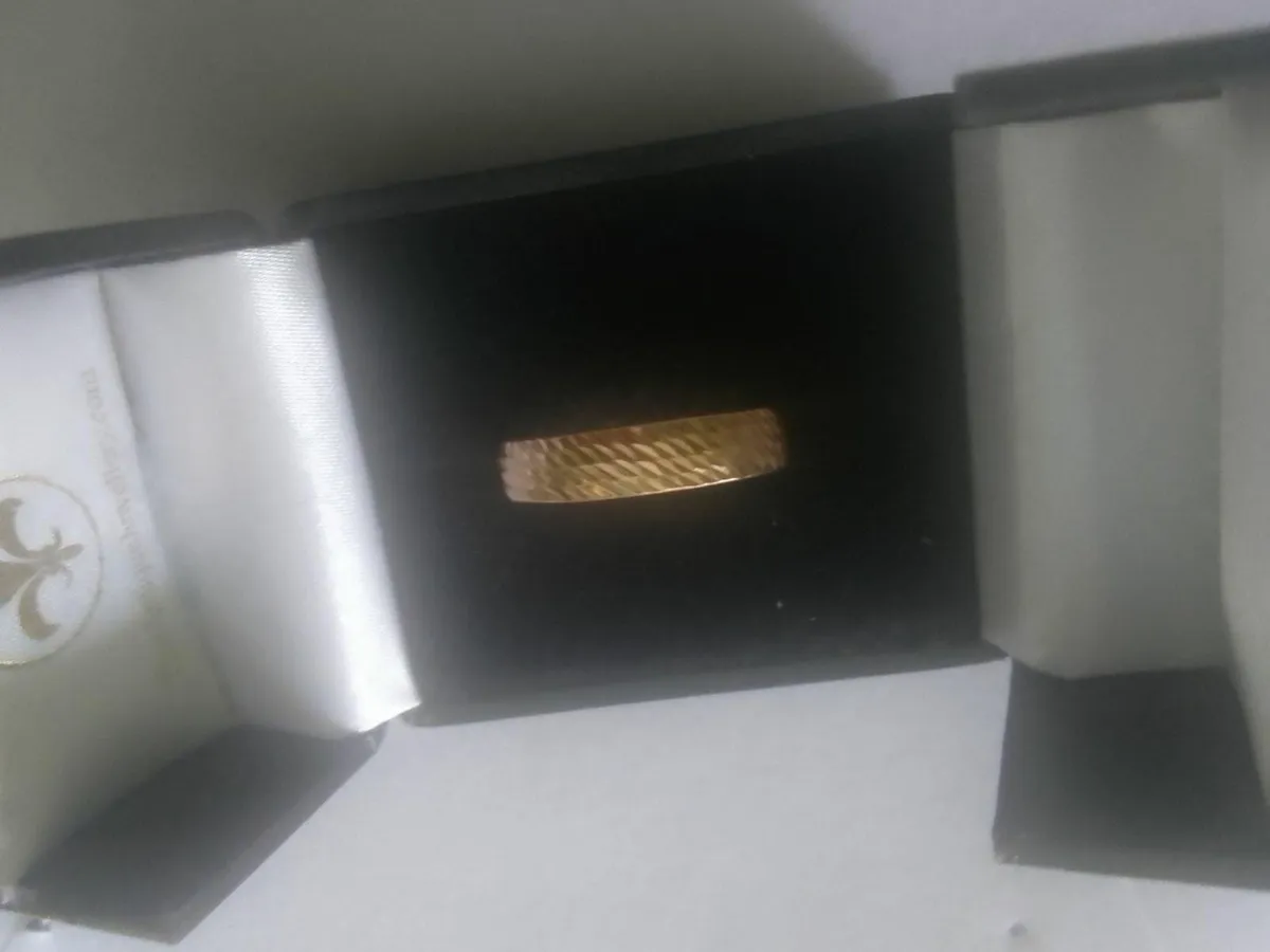 9ct ROSE GOLD DIAMOND CUT BAND RING N - Image 2