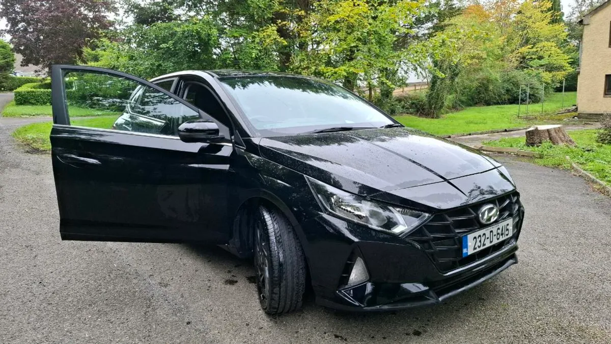 Hyundai i20 Hatchback Black (Petrol) - Image 1