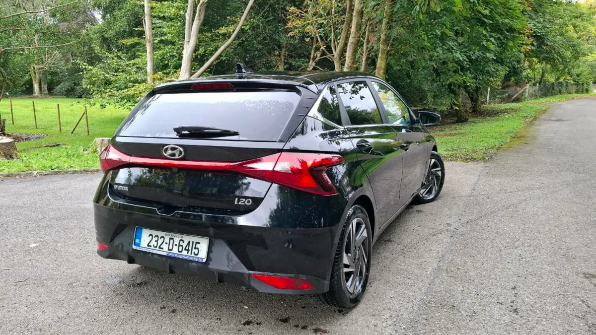 Hyundai i20 Hatchback Black (Petrol) - Image 2
