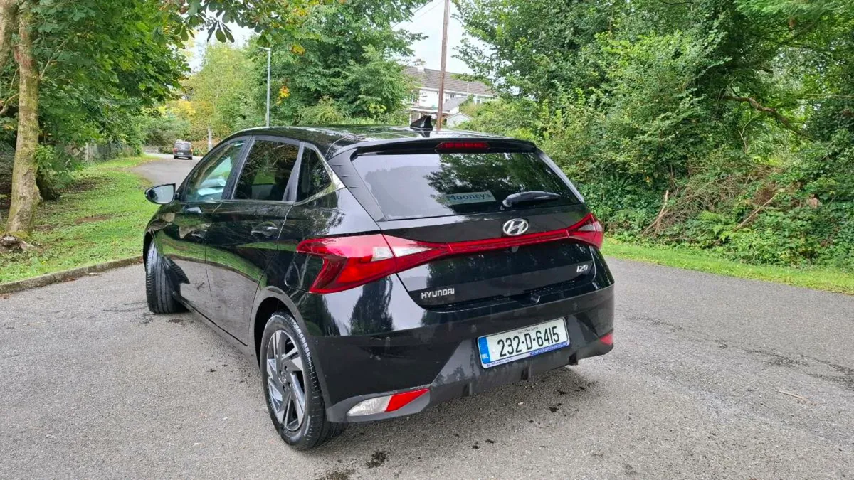 Hyundai i20 Hatchback Black (Petrol) - Image 3