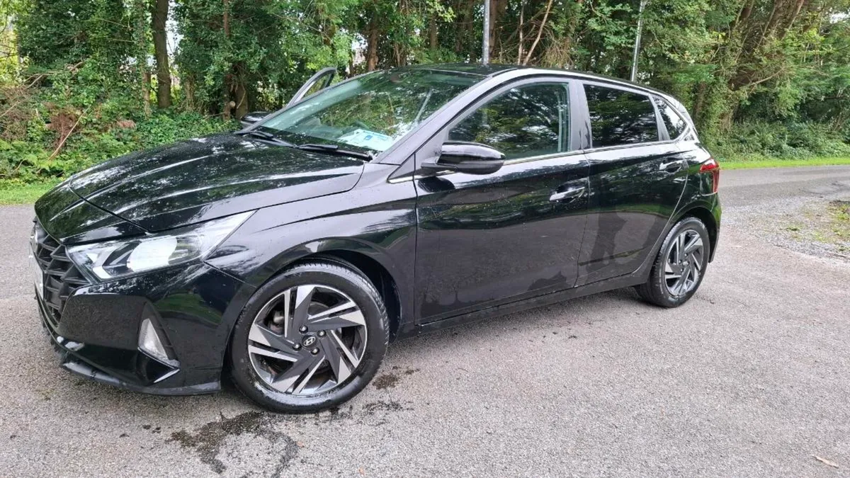Hyundai i20 Hatchback Black (Petrol) - Image 4