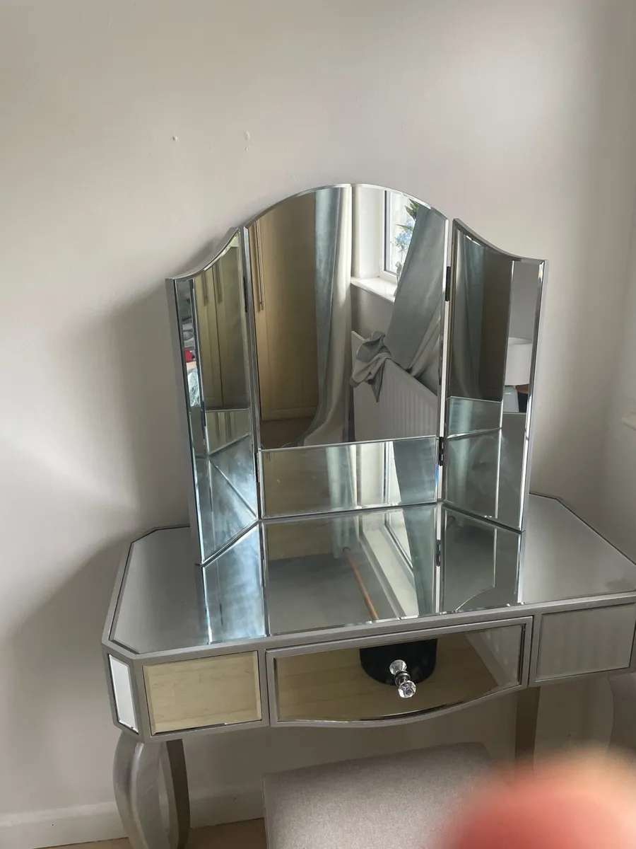 Dressing Table - Image 4