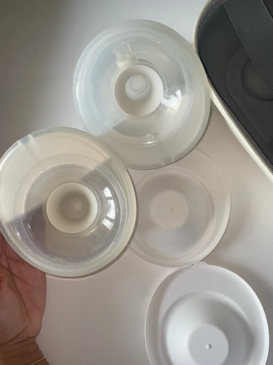 Momcozy M5 wearable breast pump - Image 2