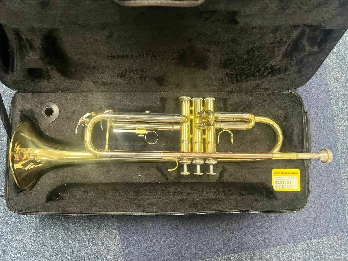 Elkhart Student Trumpet With Case - Image 2