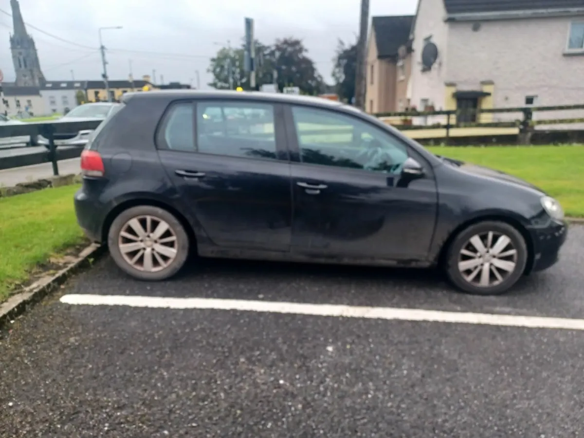 Volkswagen Golf 2010 - Image 2