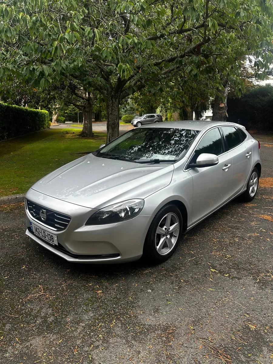 Volvo V40(Fresh NCT) - Image 1