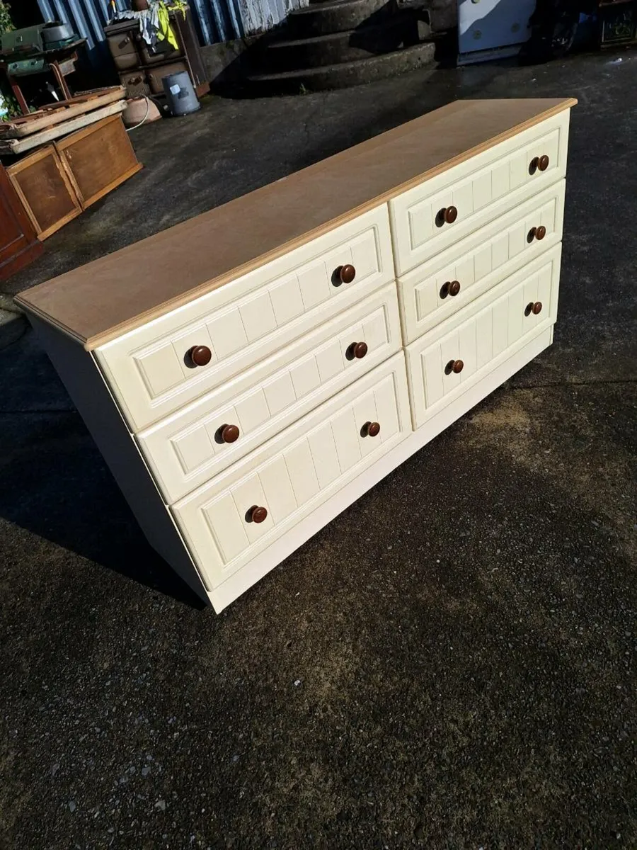 Large chest of drawer's read description - Image 1