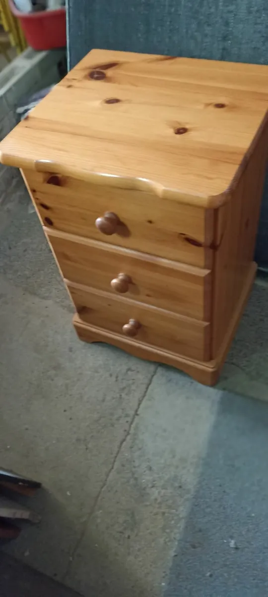 Pine Chest of Drawers & Bedside cabinet - Image 3