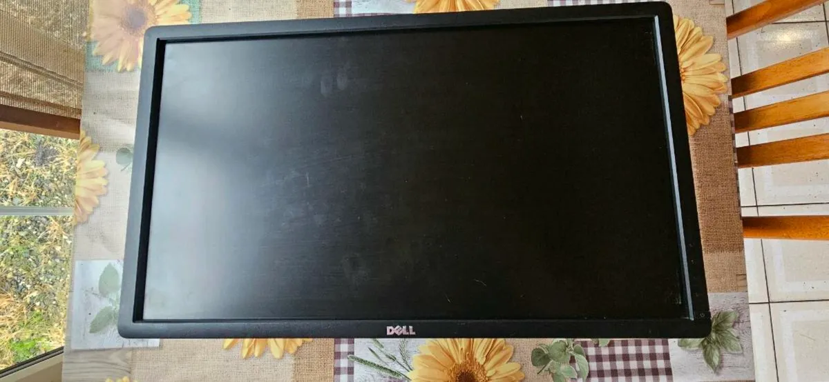 Dell 24” Monitor with Adjustable Mount – € - Image 1