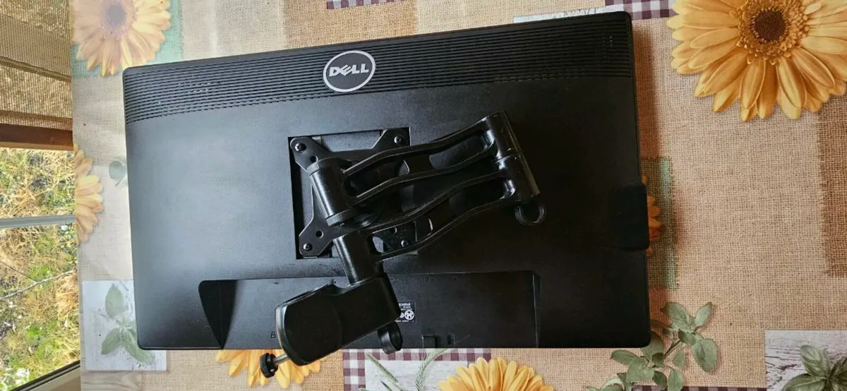 Dell 24” Monitor with Adjustable Mount – € - Image 2