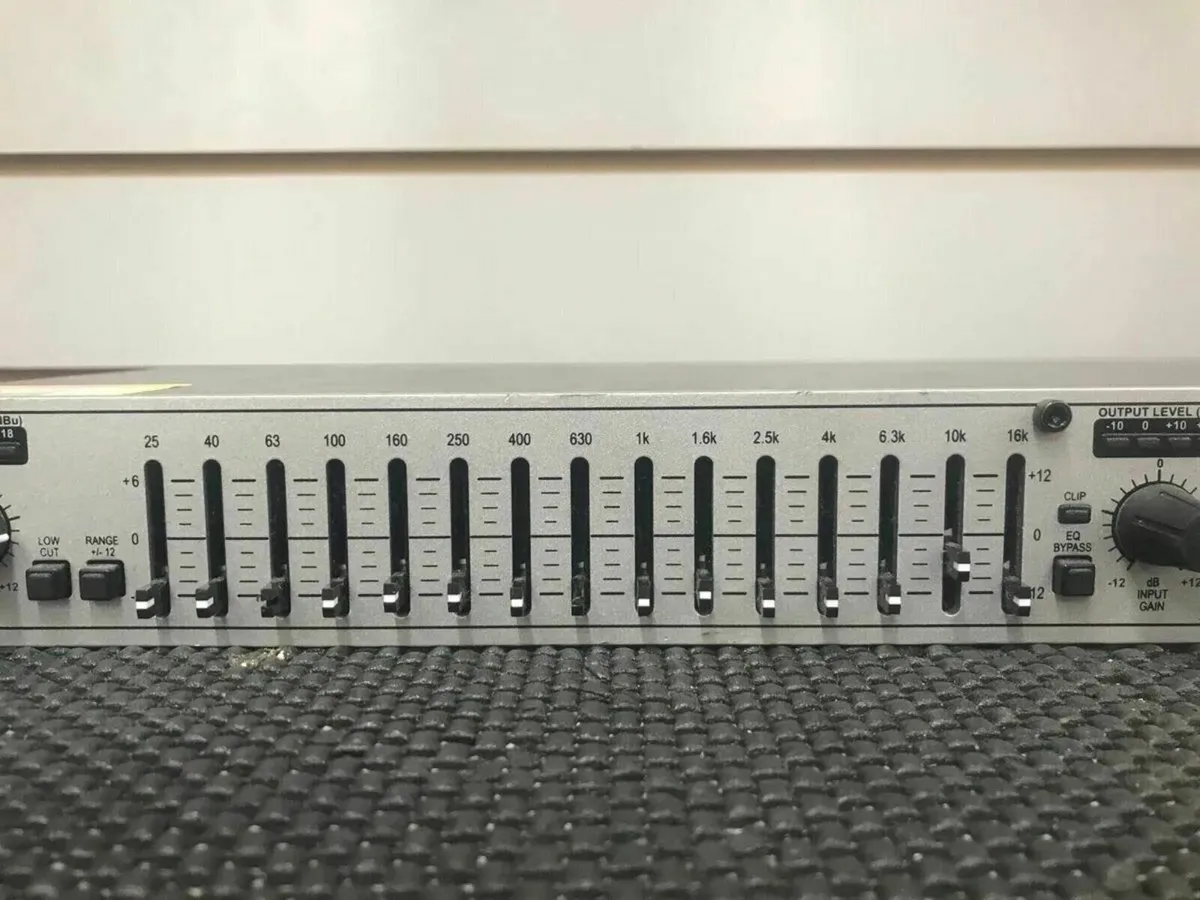 DBX 215s Graphics Equalizer - Image 2