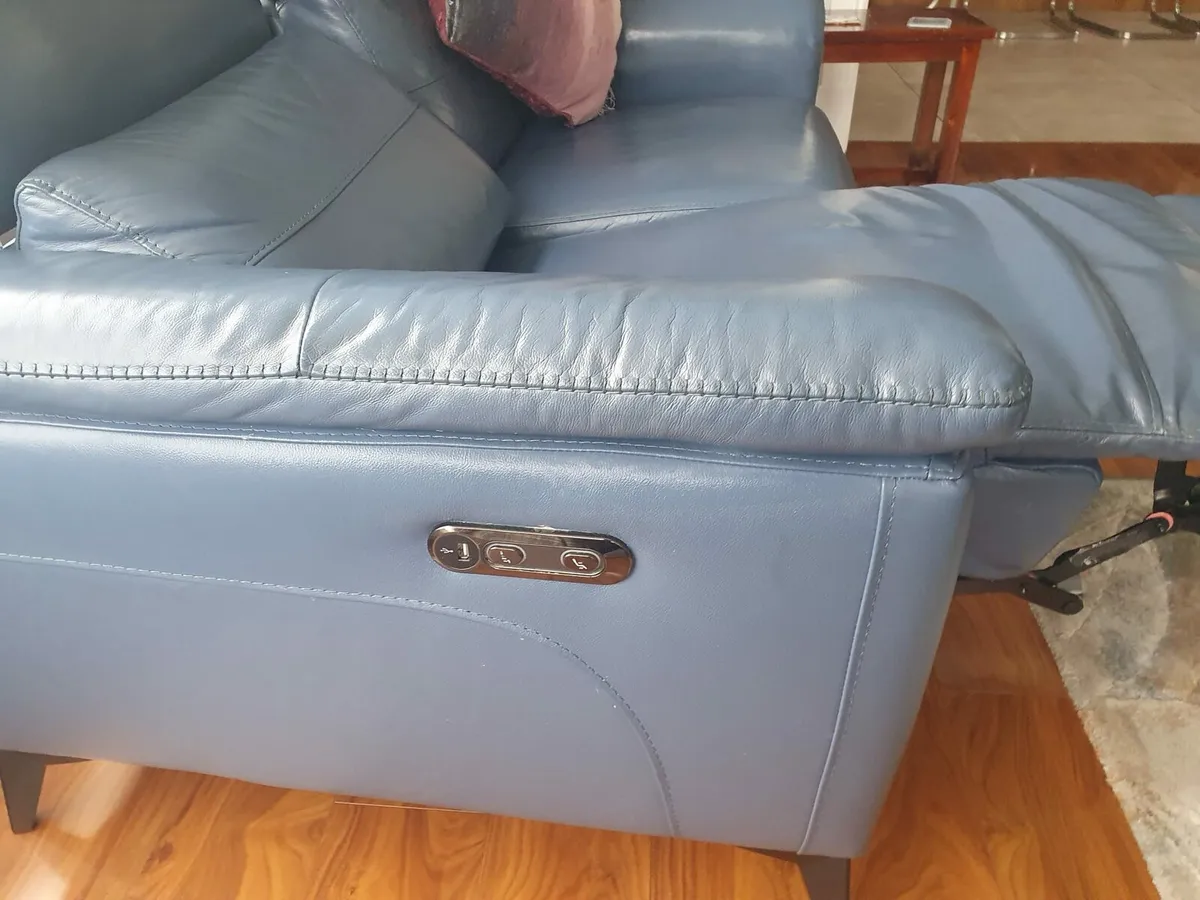 Power Recling Sofas - Image 4