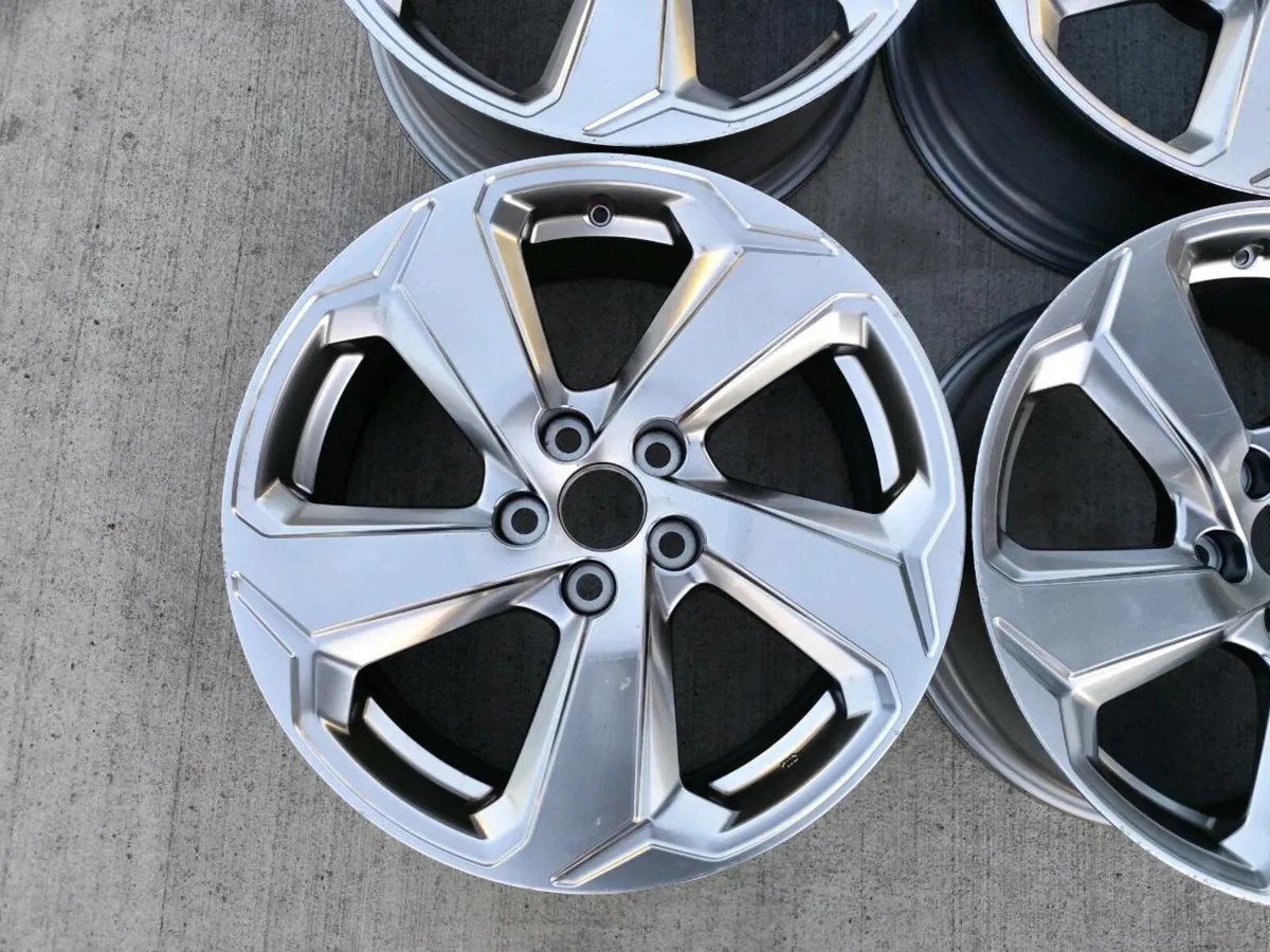 18" Toyota alloy wheels. - Image 2