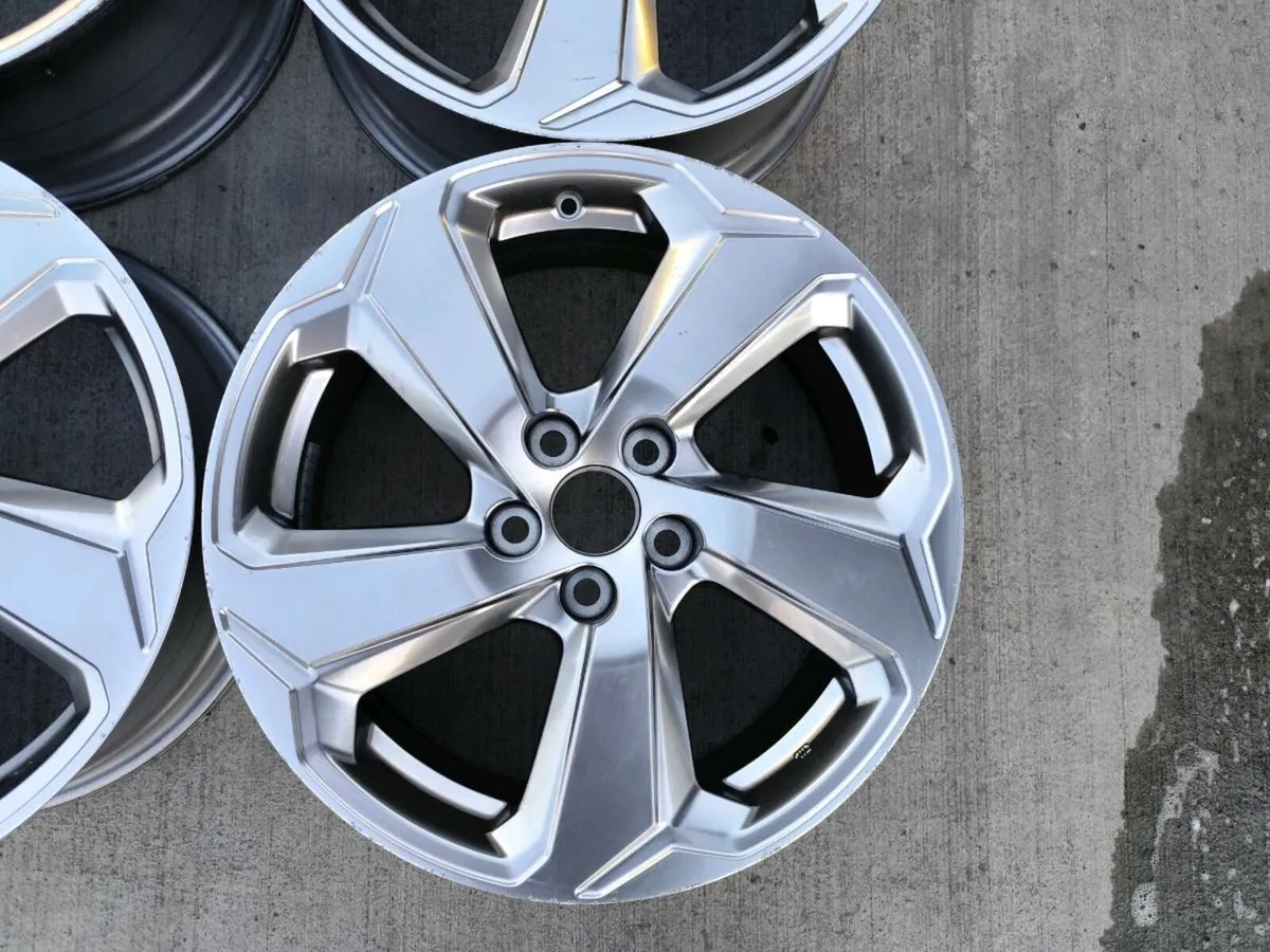 18" Toyota alloy wheels. - Image 3