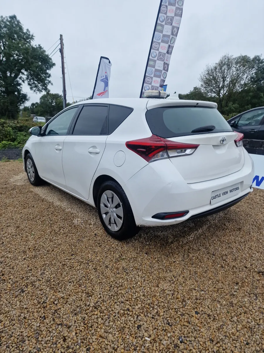 19 Toyota Auris Van 1.4 D4D - Image 1