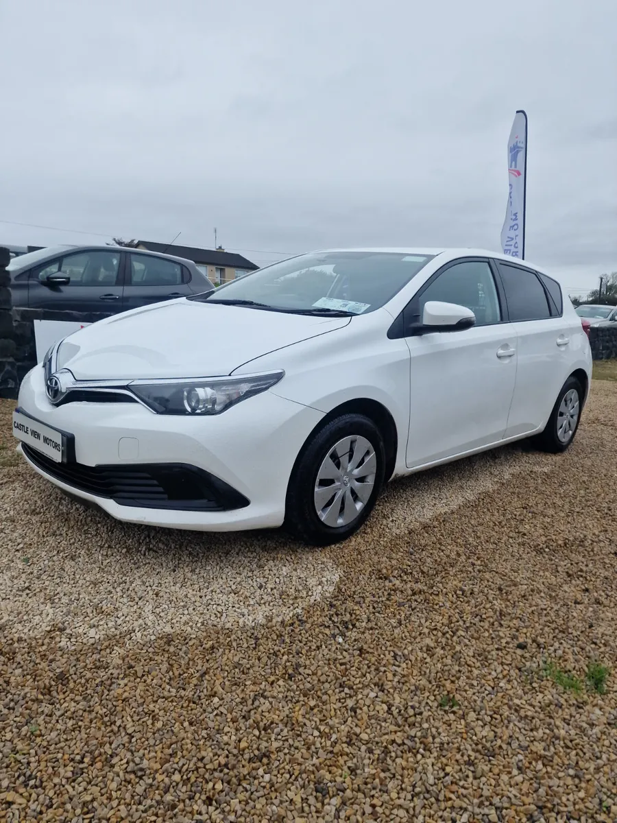 19 Toyota Auris Van 1.4 D4D - Image 2