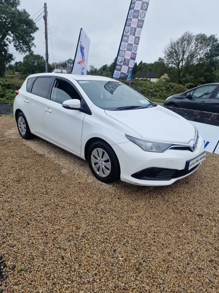 19 Toyota Auris Van 1.4 D4D - Image 4