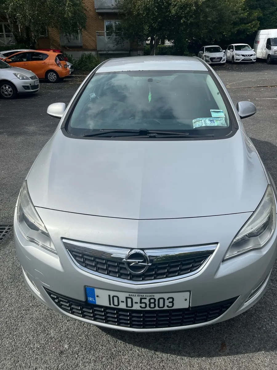Opel Astra 2010 - Image 1