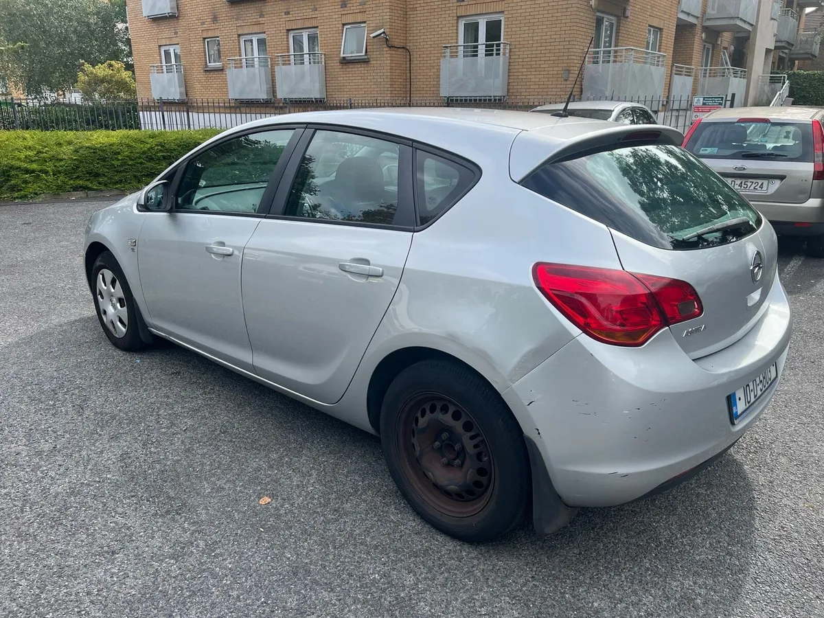 Opel Astra 2010 - Image 3