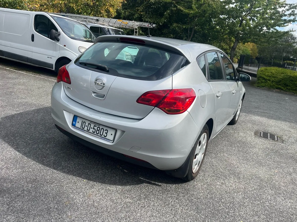 Opel Astra 2010 - Image 4