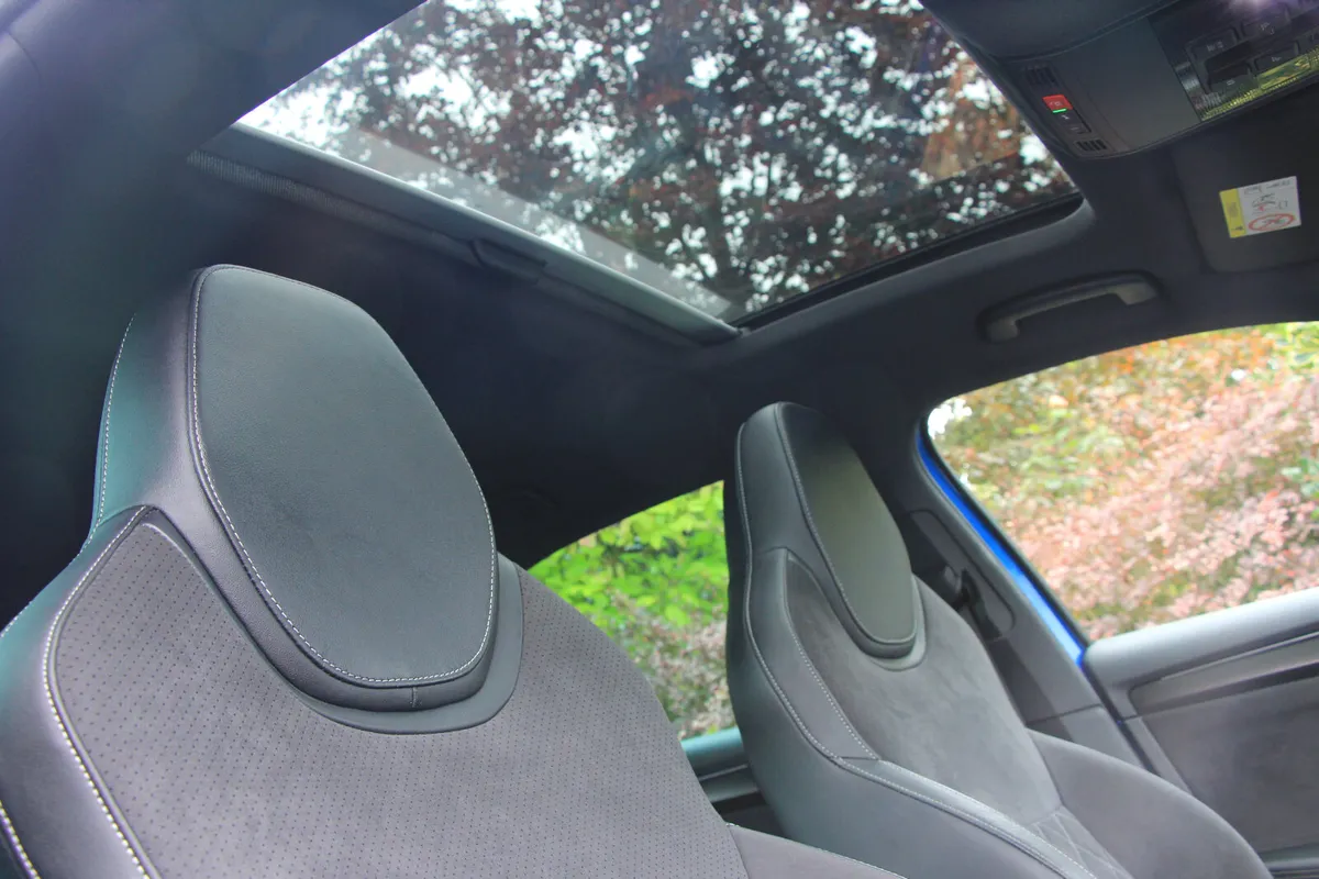 Superb Sportline * Sunroof * 1 owner from new - Image 3