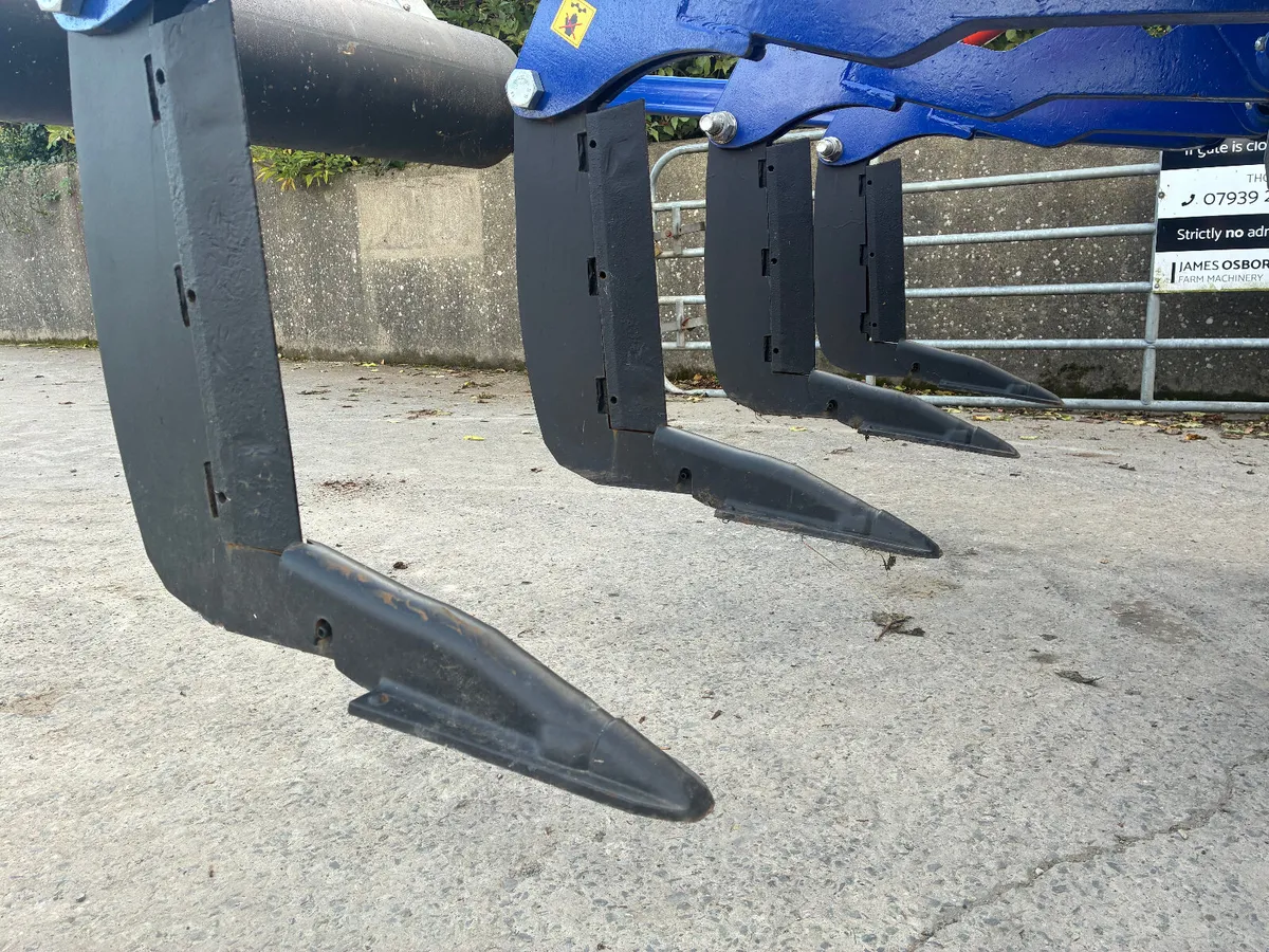 Erth 4 Leg Grassland Subsolier/Aerator (Unused) - Image 2