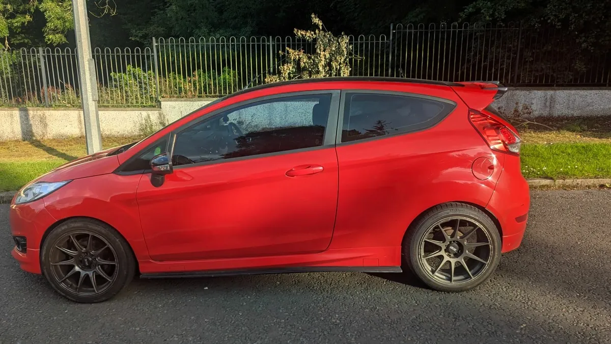 2015 Ford Fiesta Zetec S Red Edition - Image 3