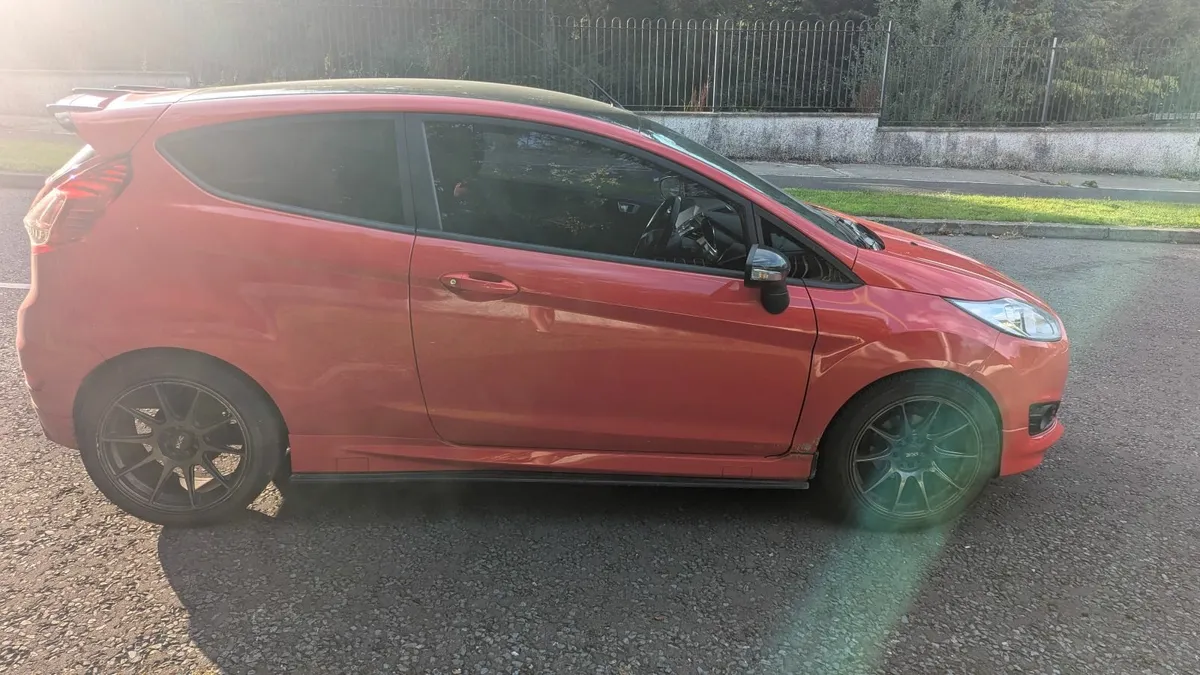 2015 Ford Fiesta Zetec S Red Edition - Image 4