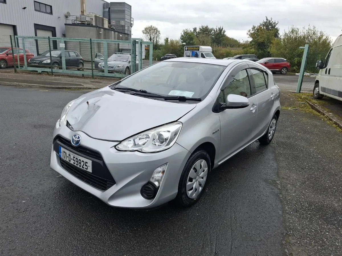 Car toyota aqua hybrid - Image 1