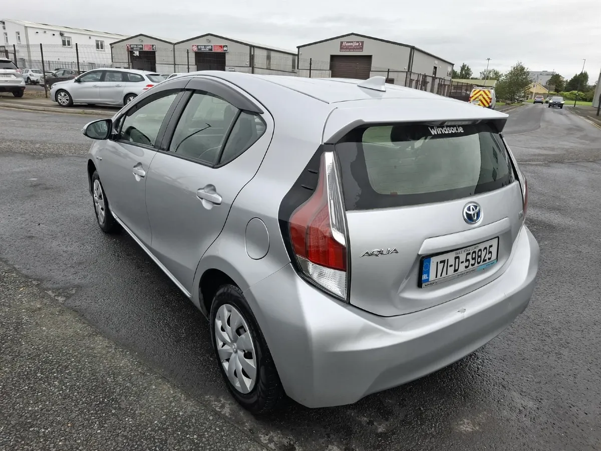 Car toyota aqua hybrid - Image 4