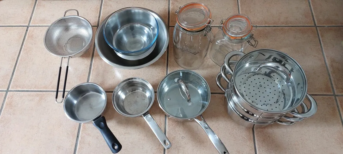 Pots, bowls, baking dishes etc. - Image 1