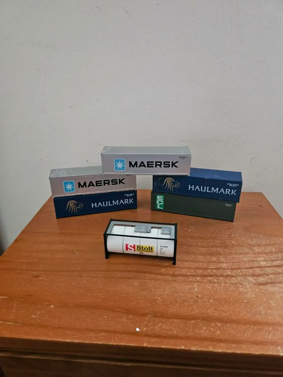 Hornby OO Gauge Containers - Image 1