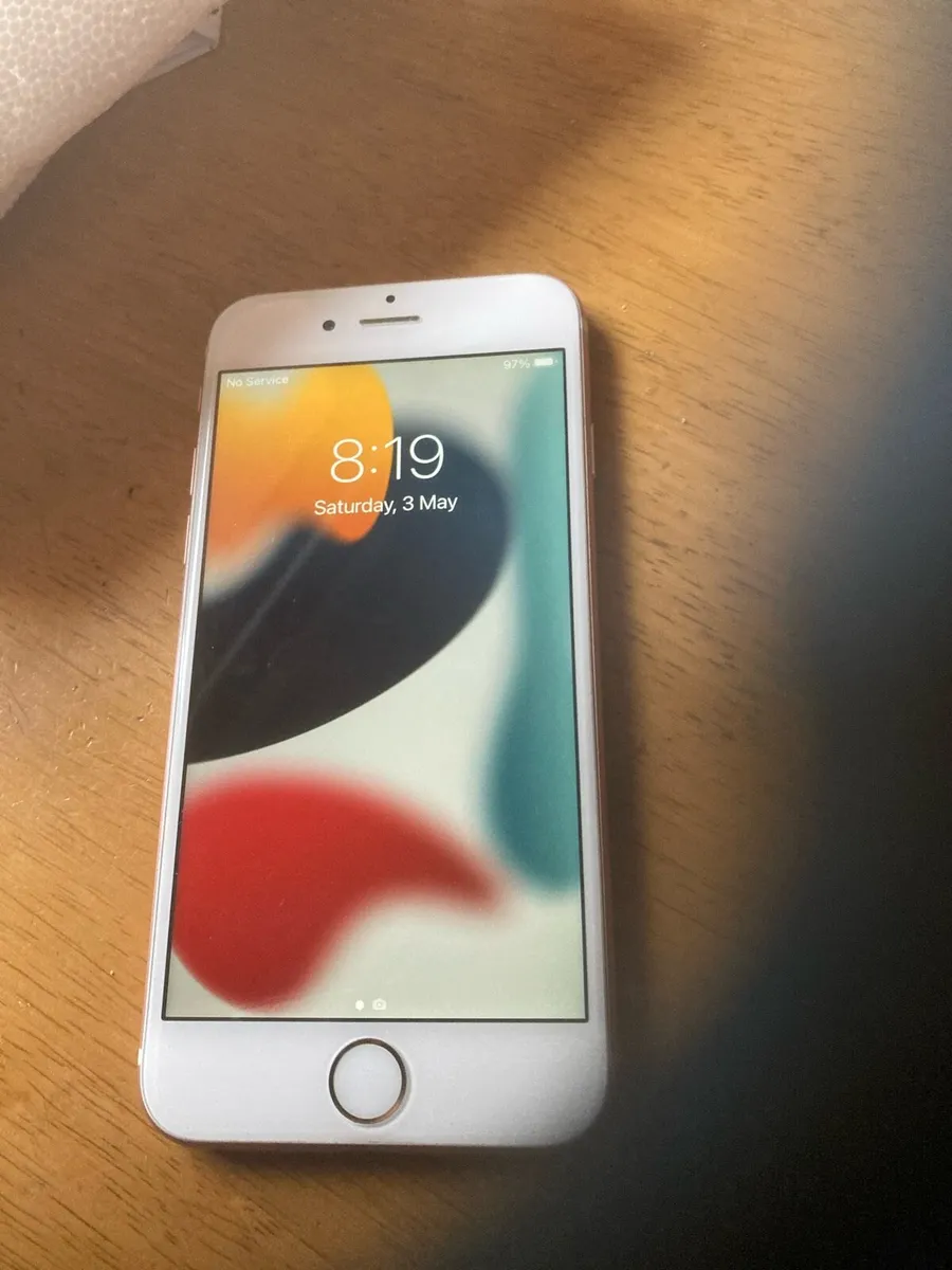 I phone 6s - Image 1