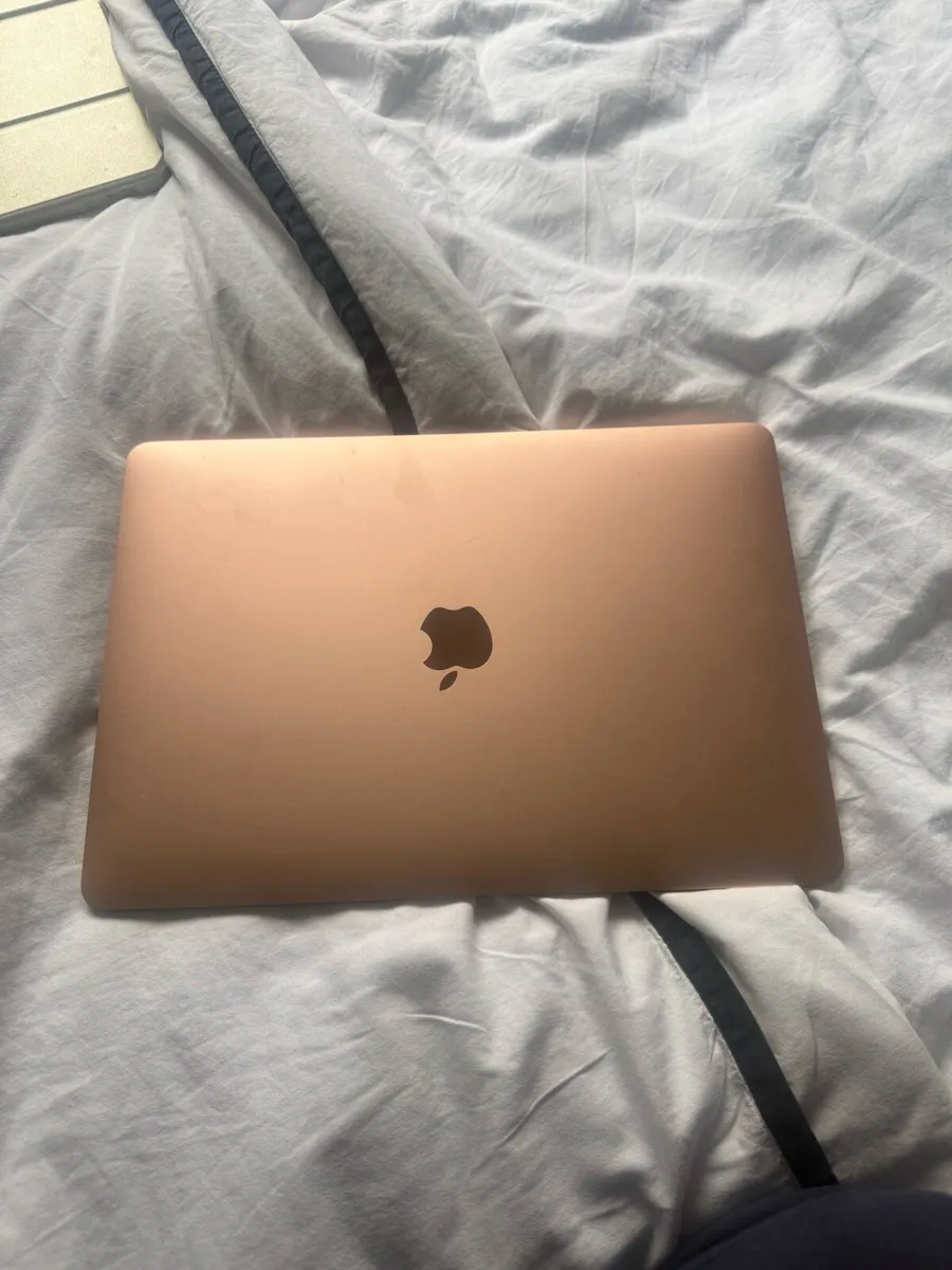 MacBook Air M1 - Image 1