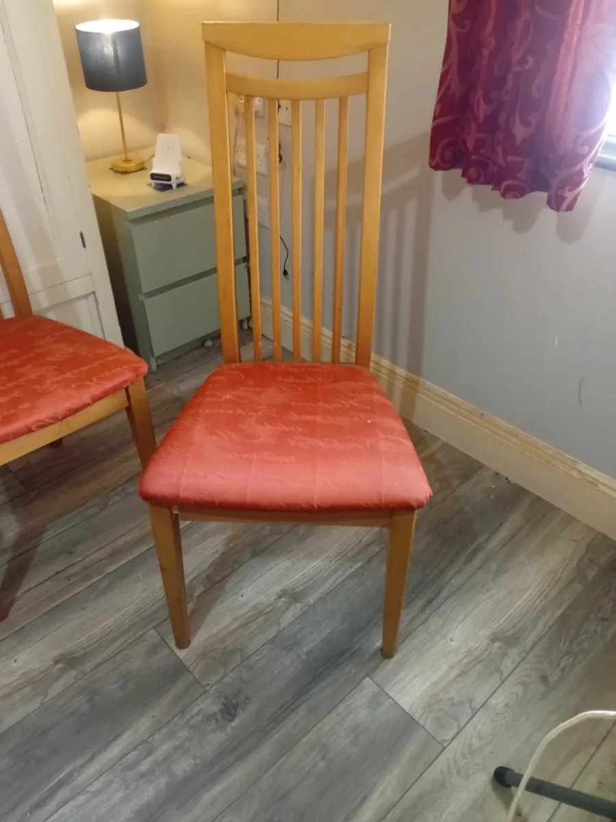 4 kitchen chairs - Image 1
