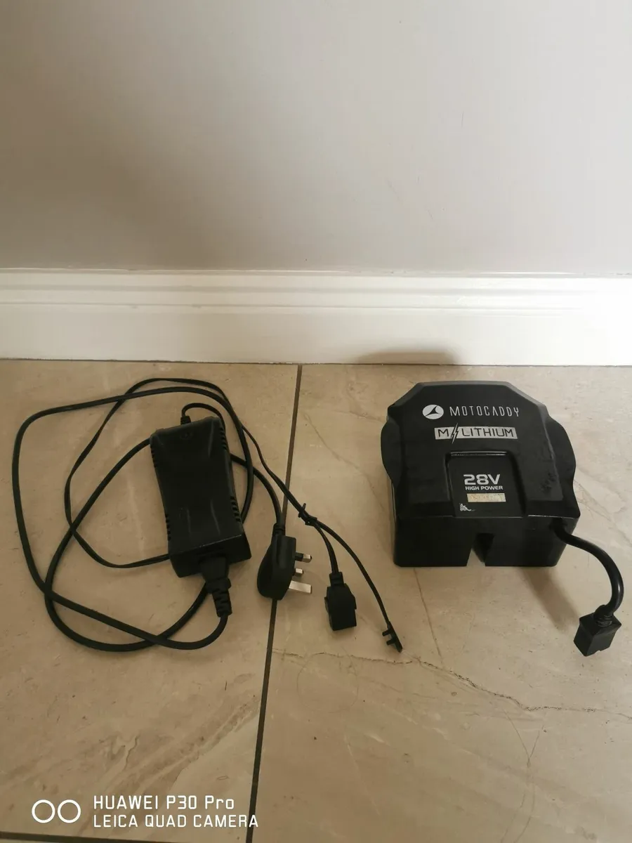 Motocaddy M5 GPS Electric Trolley - Image 2
