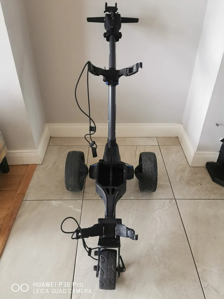 Motocaddy M5 GPS Electric Trolley - Image 3