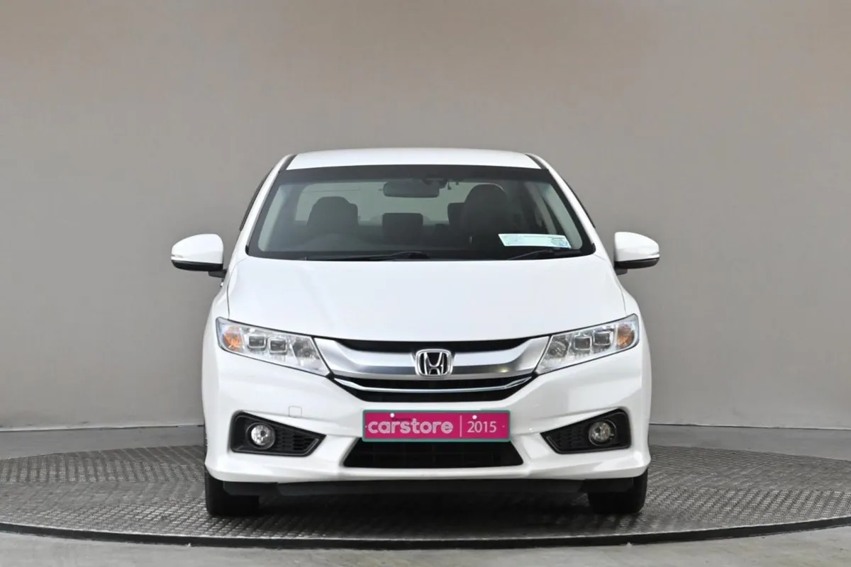 Honda Grace 1.5 Hybrid 4DR  half Leather android - Image 2