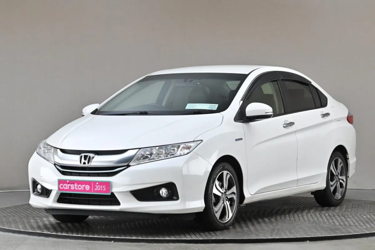 Honda Grace 1.5 Hybrid 4DR  half Leather android - Image 3
