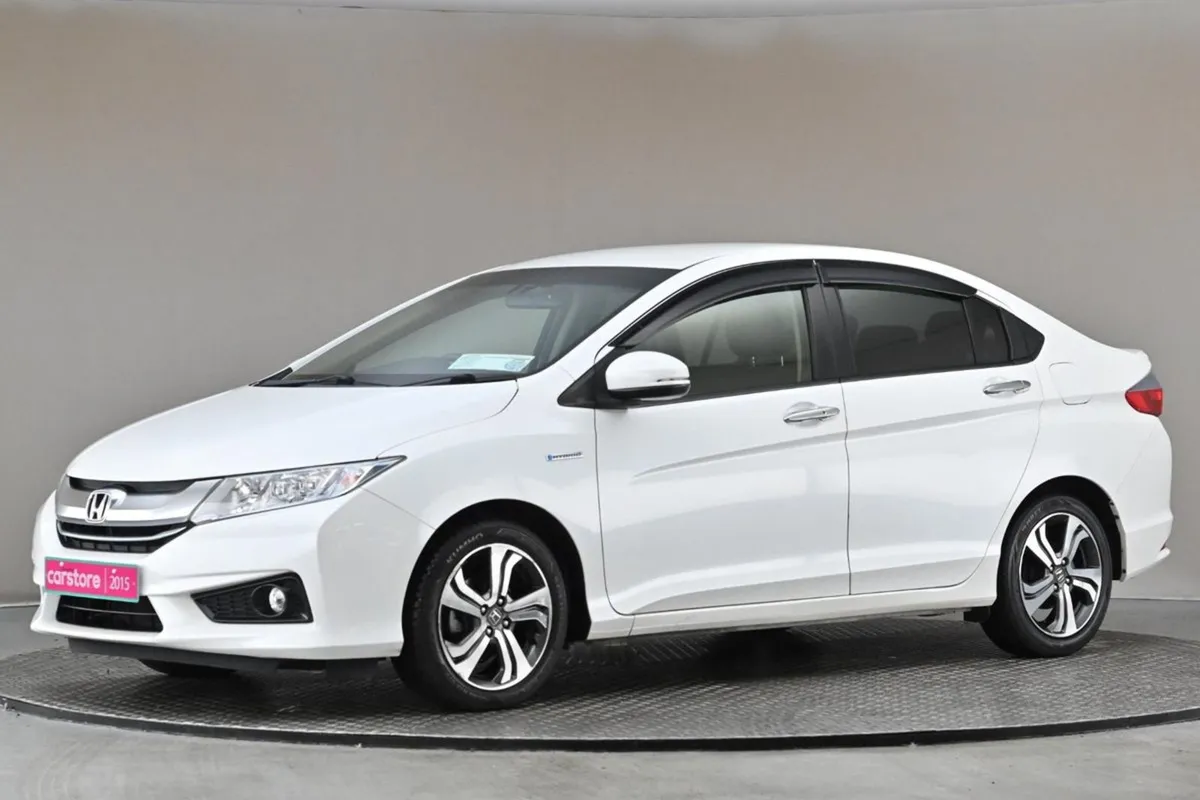 Honda Grace 1.5 Hybrid 4DR  half Leather android - Image 4