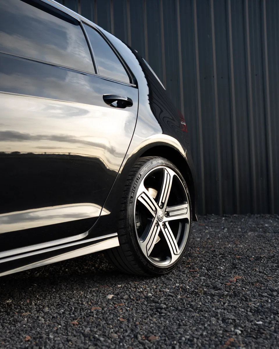 Volkswagen Golf R - Image 4
