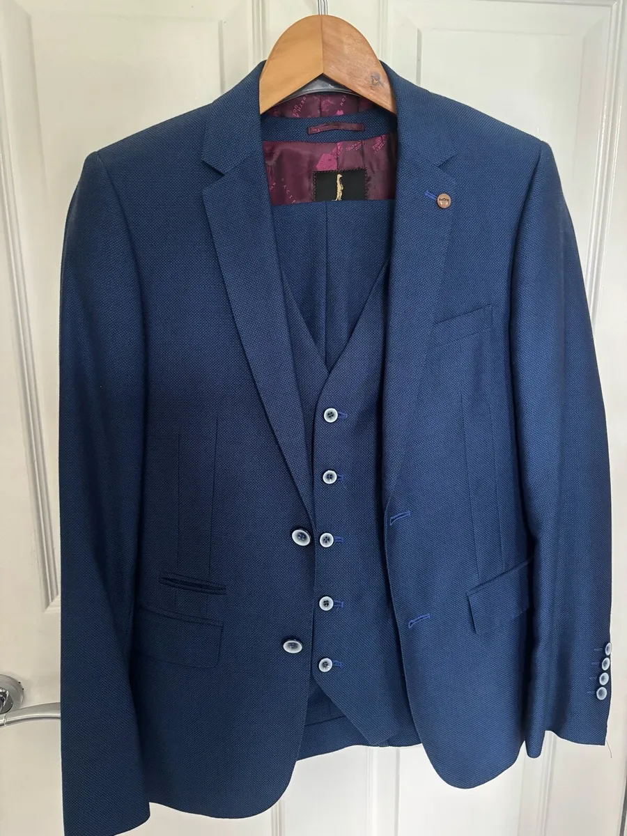 Men’s Suit - Image 1