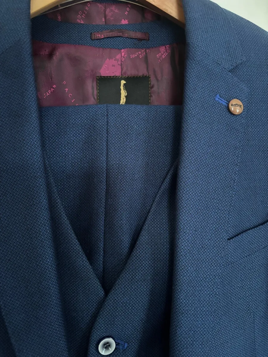 Men’s Suit - Image 2