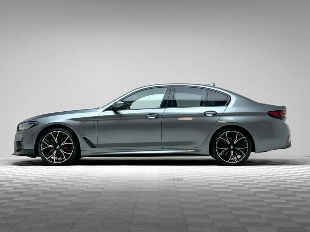 BMW 5-Series M SPORT - Image 4